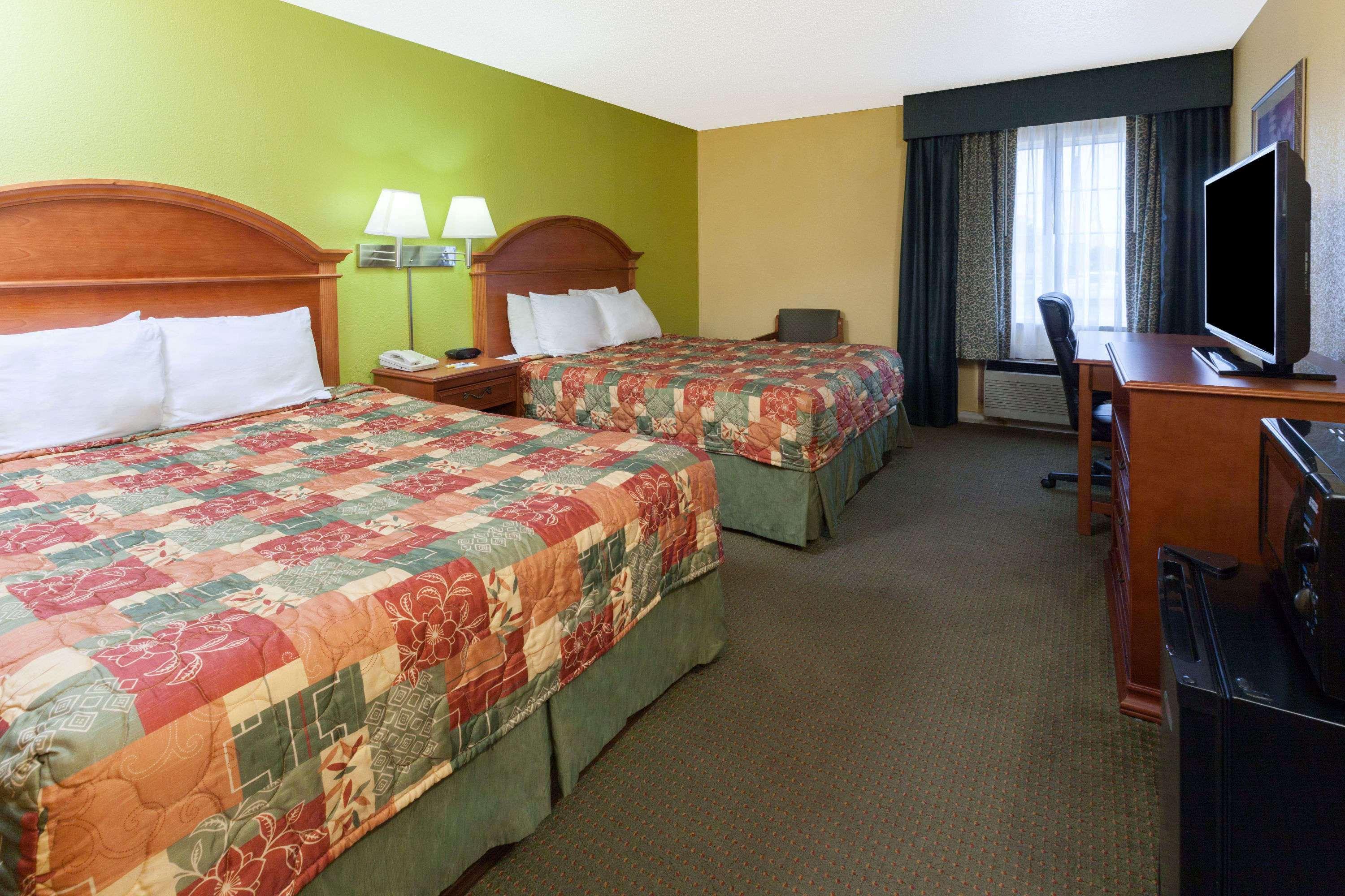 Days Inn By Wyndham Shawnee Exteriér fotografie