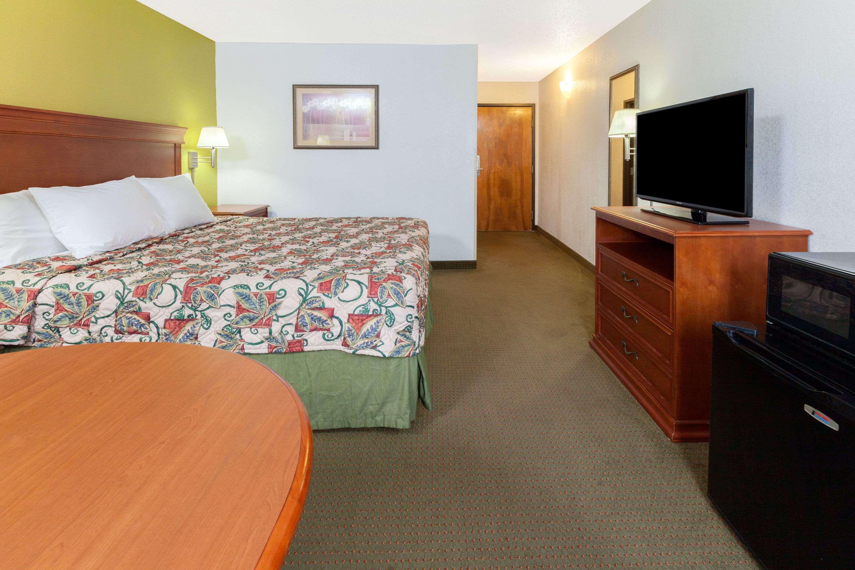 Days Inn By Wyndham Shawnee Exteriér fotografie