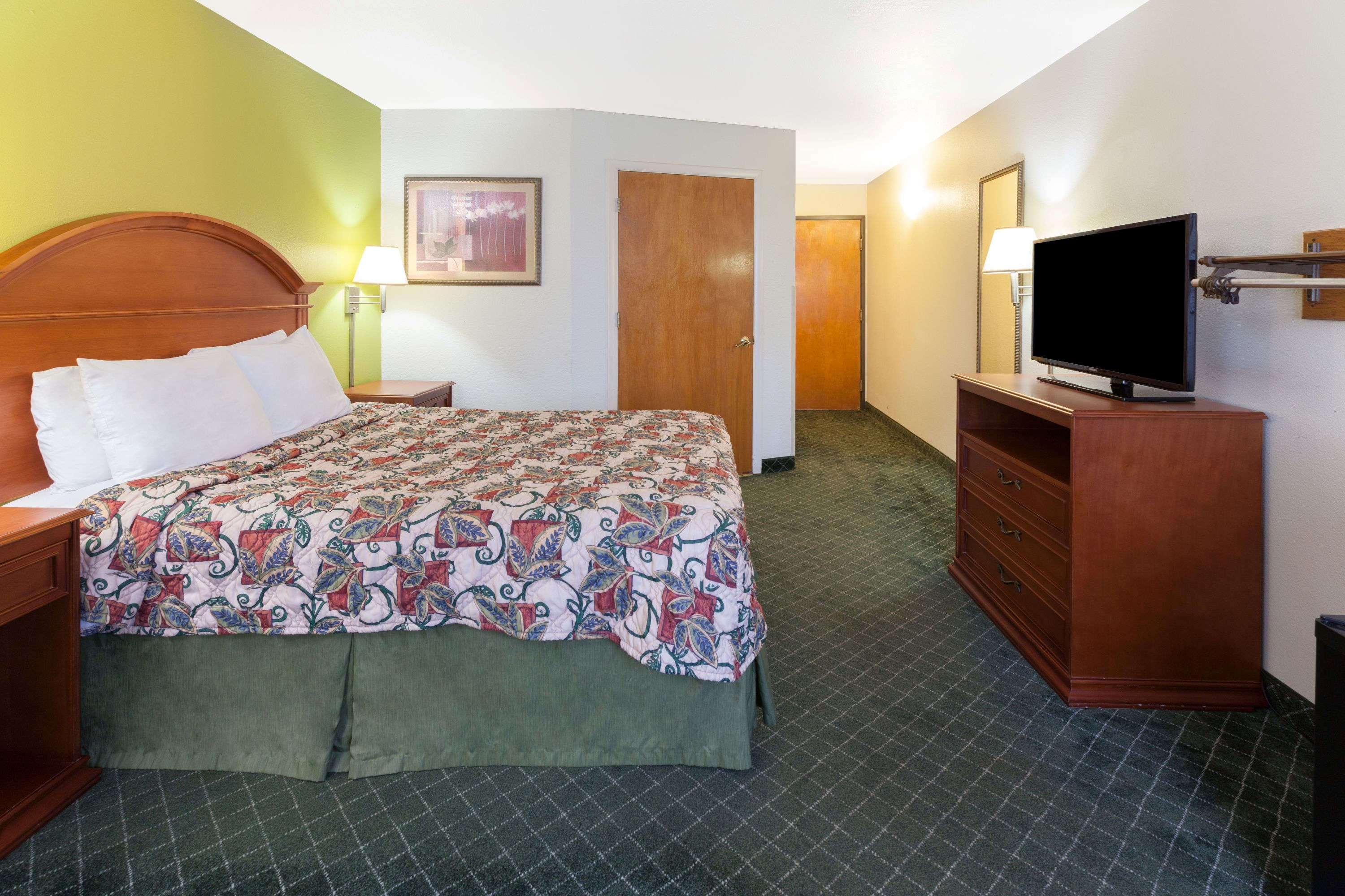 Days Inn By Wyndham Shawnee Exteriér fotografie