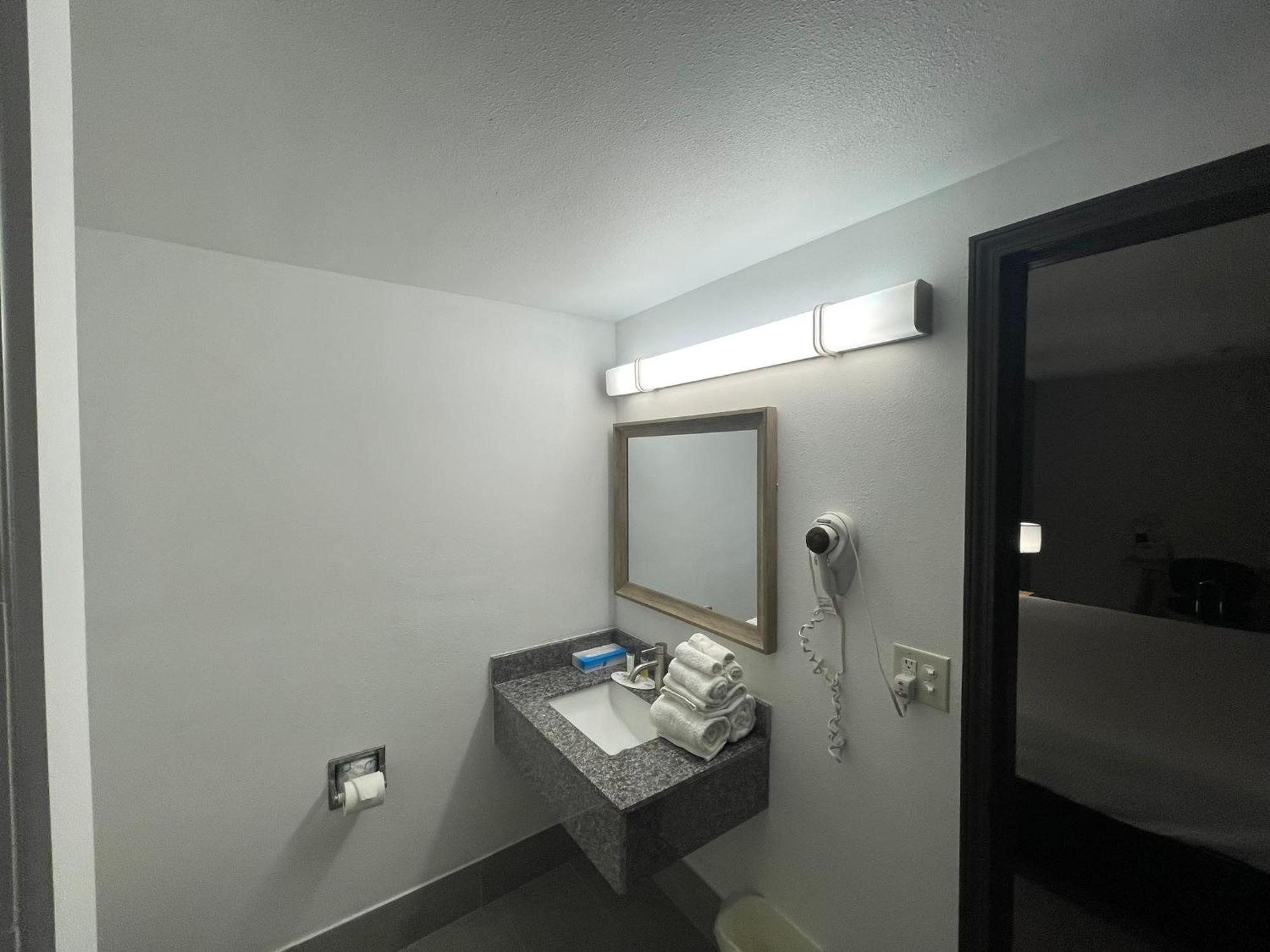 Days Inn By Wyndham Shawnee Exteriér fotografie